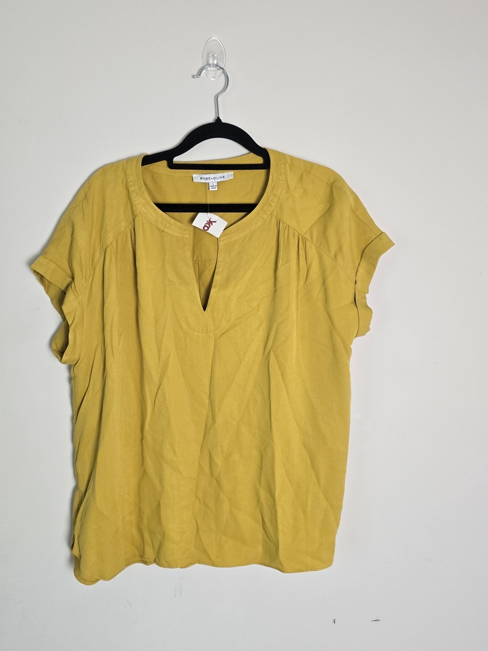 Rose + Olive Yellow Solid Pleated V-Neck Woven Rayon Short Sleeve Blouse L Luxe